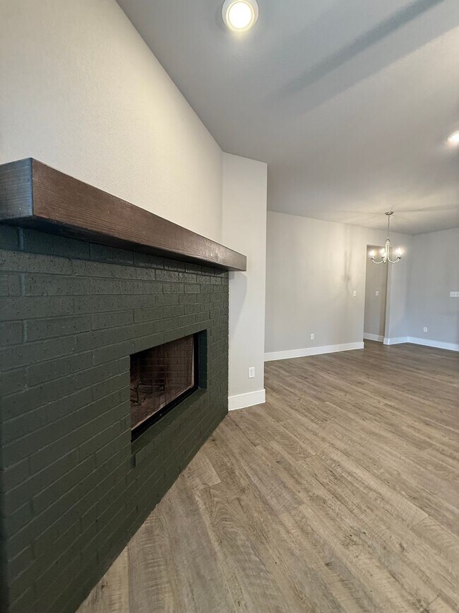 Building Photo - 3/2/2 GREAT NEIGHBORHOOD