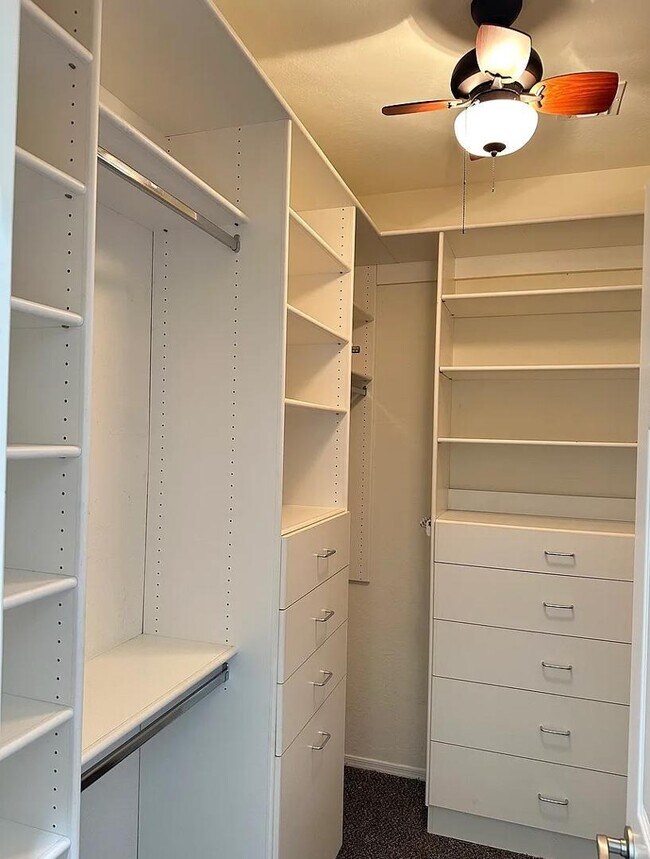 Building Photo - 7706 S 24th Dr