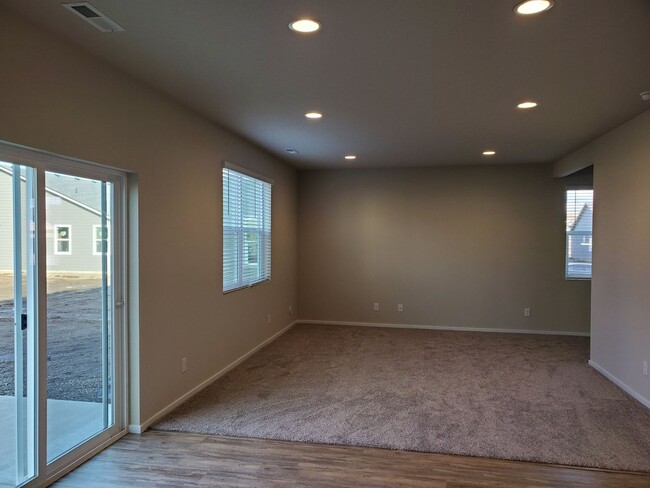 Building Photo - Beautiful 4 BD Home in Cheney!