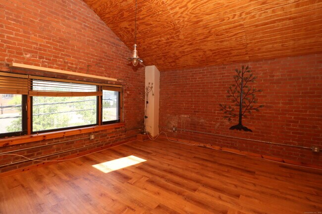 Building Photo - 325 Lafayette St