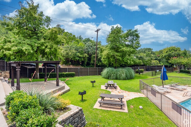 Outdoor Amenities - Serena Vista