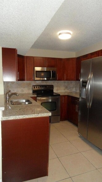 Building Photo - 351 Palm Way