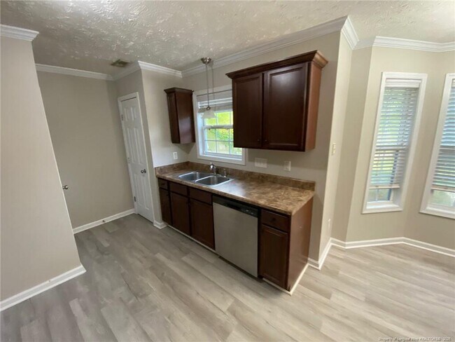 Building Photo - 2106 Crain Ct