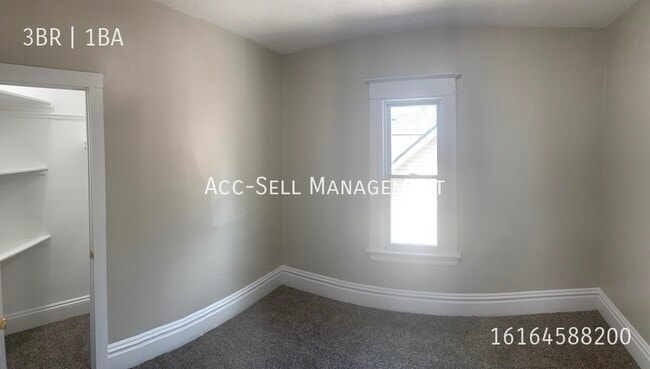 Building Photo - 944 Davis Ave NW