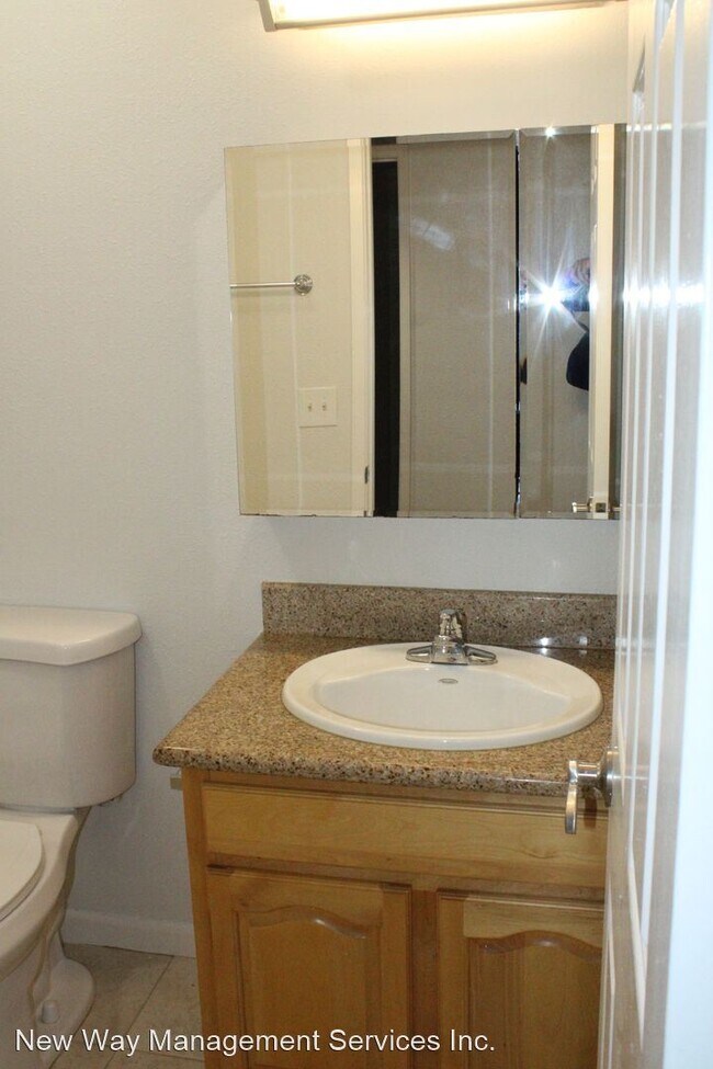 Building Photo - 2 br, 2 bath House - 1223 Lakeview Circle
