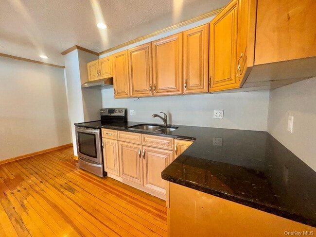 Building Photo - 16 Lake Ave