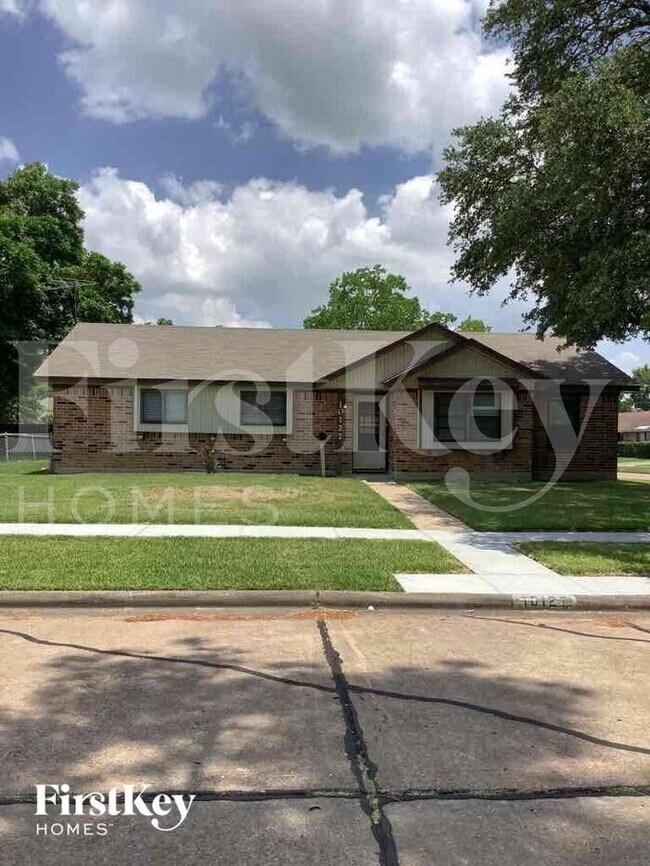 Primary Photo - 10127 Carlow Ln