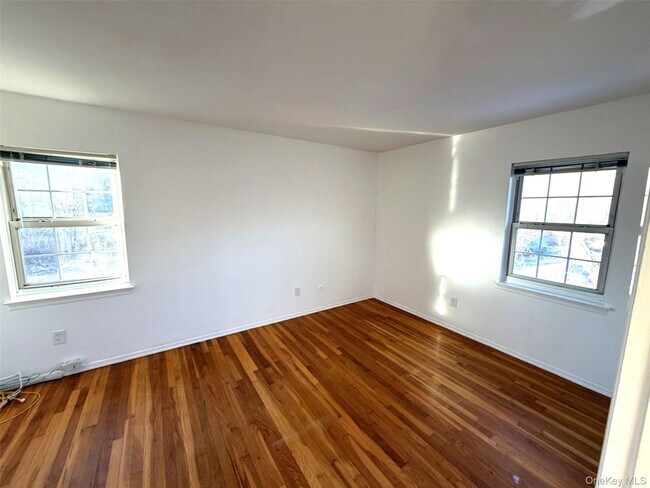 Building Photo - 5 Wildwood Dr