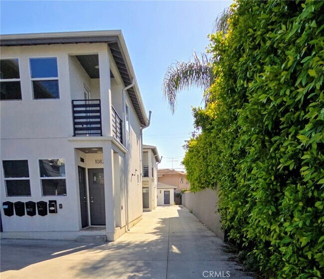 Building Photo - 10820 Long Beach Blvd