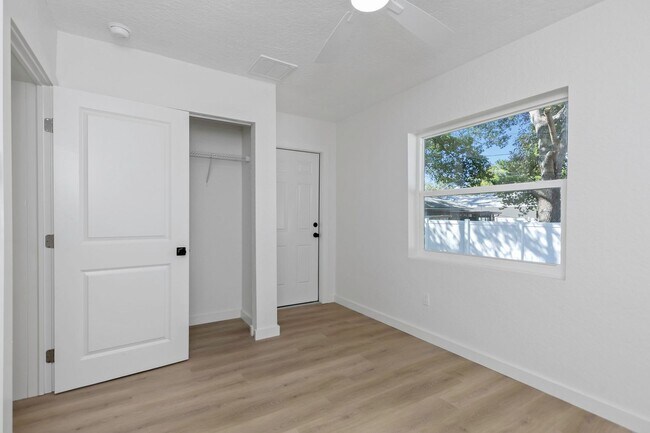 Building Photo - 2710 Boca Ciega Dr N