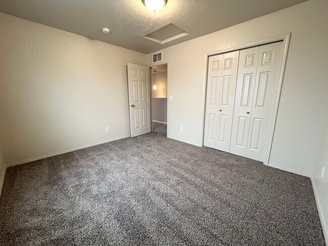 Building Photo - Modern Layout, Private Backyard, Prime Location |3 bed 2.5 bath Home in Nampa