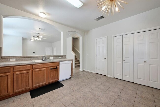 Building Photo - 2412 Allred Dr