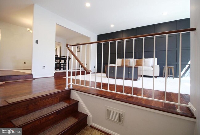 Building Photo - 3139 Stratford Ct