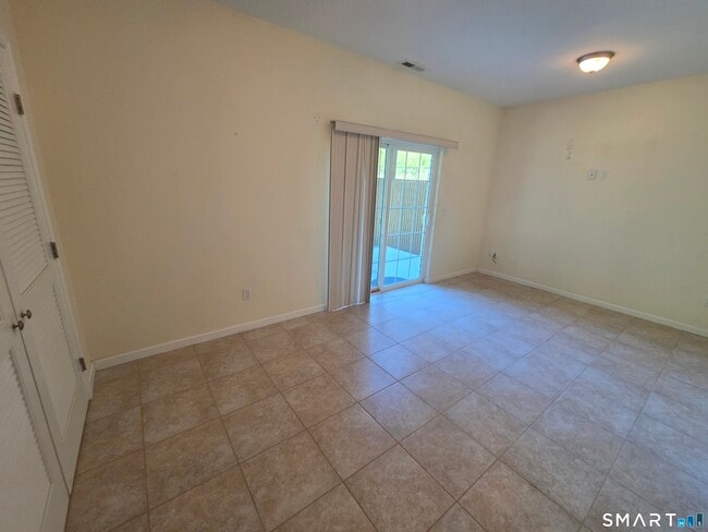 Building Photo - 10 Oak Meadows Dr