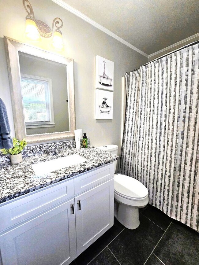 Building Photo - 3 Bedroom home minutes from Prisma Health and Downtown Greenville