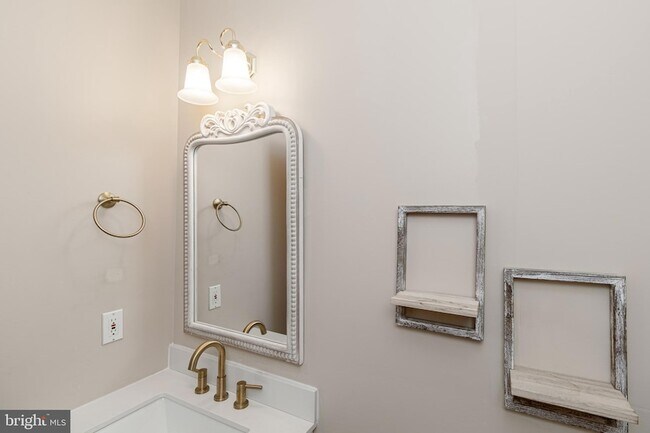 Building Photo - 6239 Willowfield Way