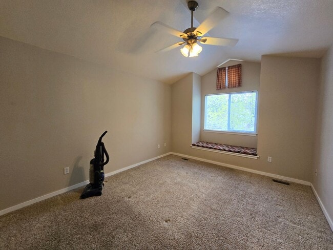 Building Photo - Indian Peaks Rowhouse w/attached garage