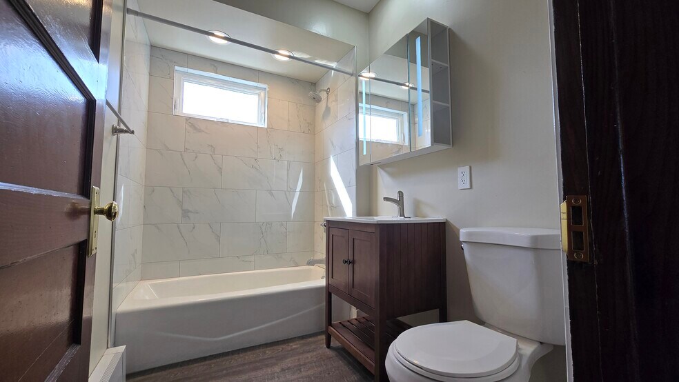 Building Photo - 39 W School St