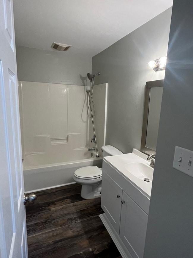 Building Photo - 106 Cove Landing Dr