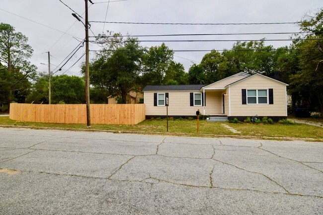 Building Photo - $995 - Updated 2 bed/1 bath house for rent off Wrightsboro Road, with fenced-in yard!