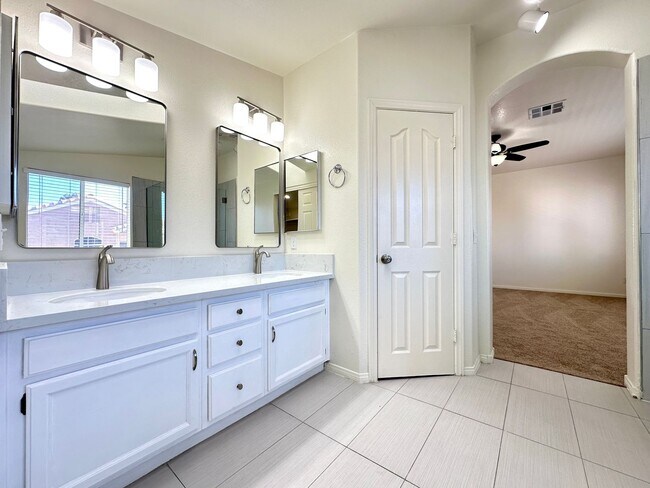 Building Photo - Cypress In The Hills At Summerlin By Lewis Homes