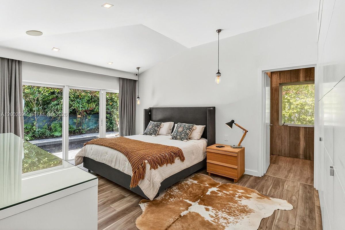 Building Photo - 570 NE 52nd Terrace