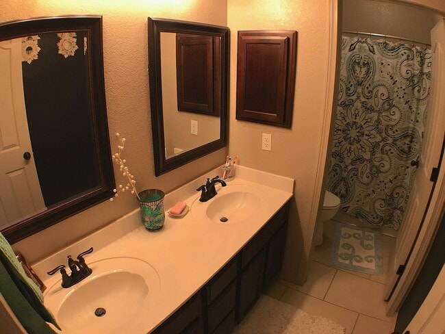 Building Photo - Sandstone Ranch Estates 4 Bed/2Bath with Refrig A/C