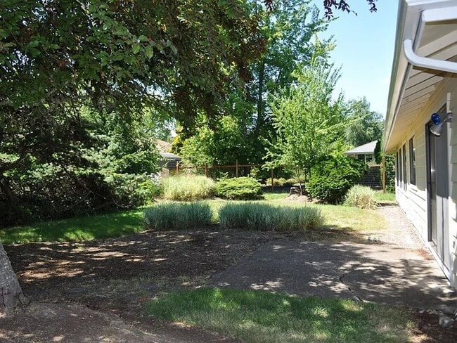 Primary Photo - One level single family house, great locat...