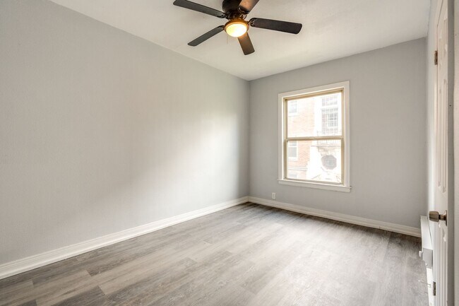 Building Photo - 2-Bedrooms