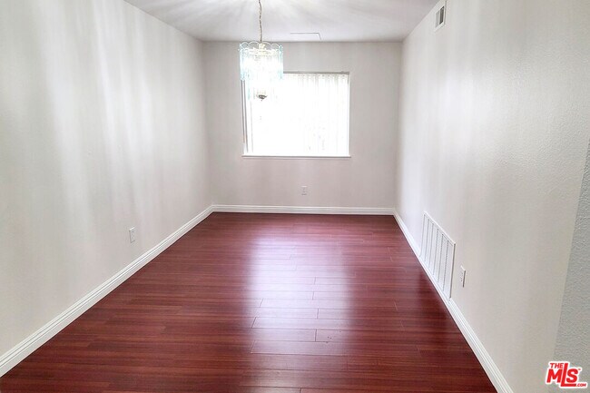 Building Photo - 10000 Hanna Ave