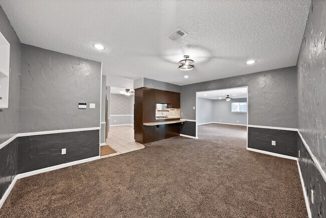 Building Photo - 1103 Wildwood Dr