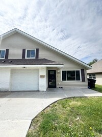 Building Photo - Spacious Two Bedroom Home! Available Now!