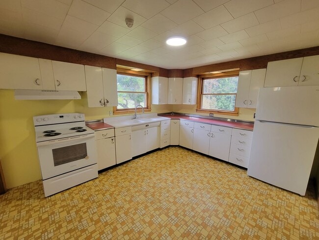 Building Photo - 5 Bedroom Home in Usk, WA