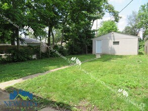 Building Photo - Refreshed Two-Bedroom in Milo Grogan!