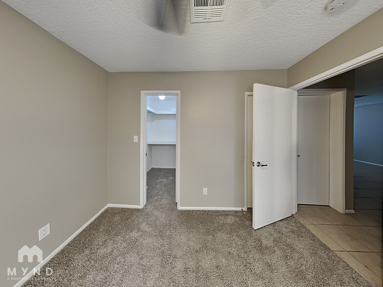 Building Photo - 4820 N 89th Ave