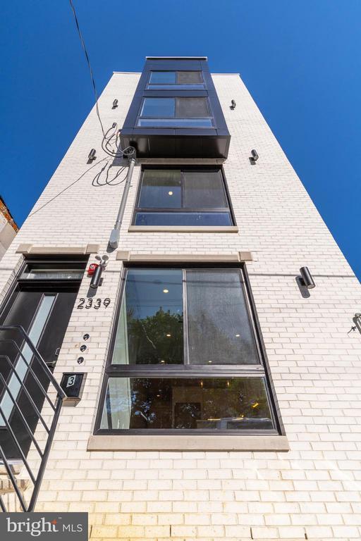 Primary Photo - 2339 N 10th St