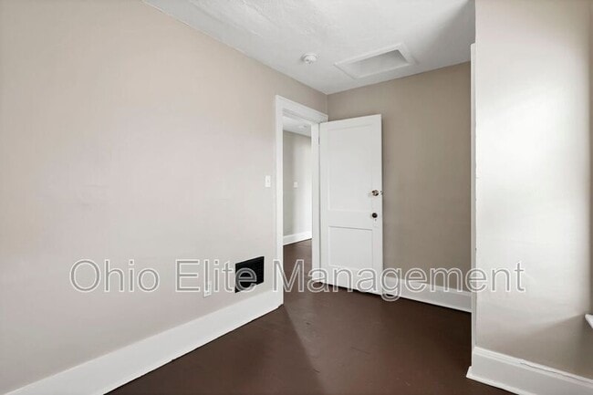 Building Photo - 2709 Sullivant Ave