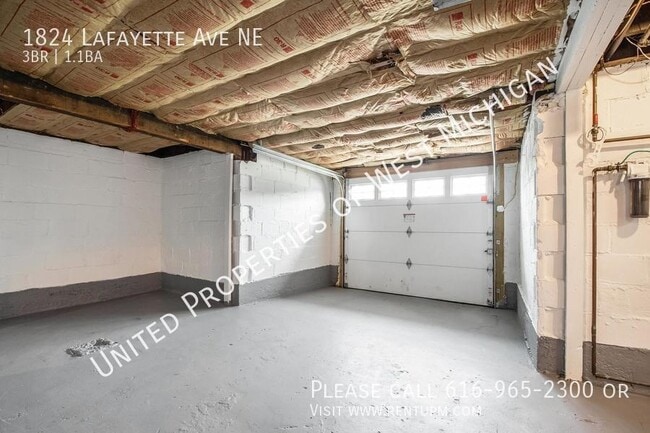 Building Photo - Available Now | Recently Renovated 3 Bedro...