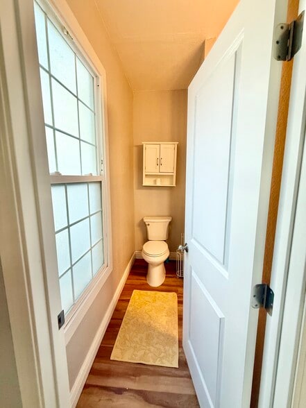 Building Photo - 517 13th St