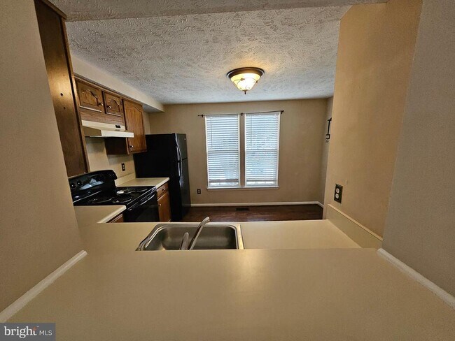 Building Photo - 104 Township Ct