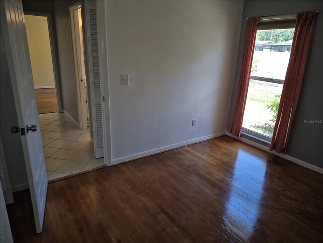 Building Photo - 9802 Riverview Dr