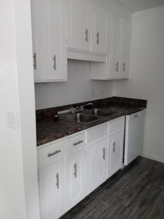 Building Photo - 300 Apache Dr