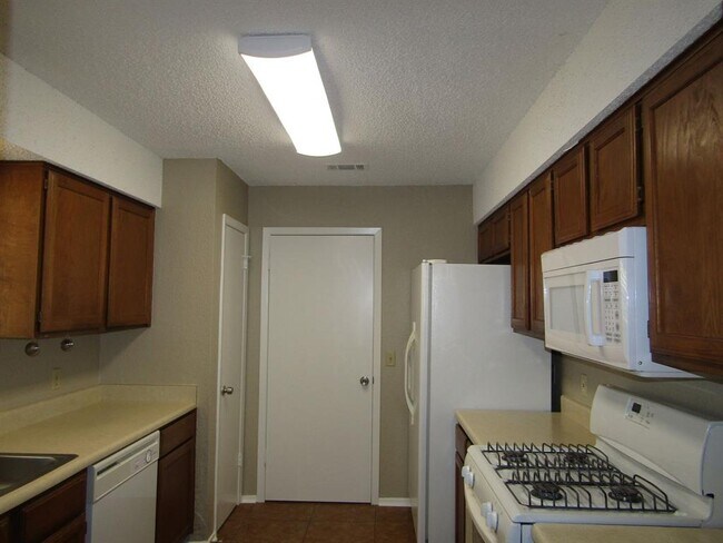 Building Photo - 7612 Islander Dr