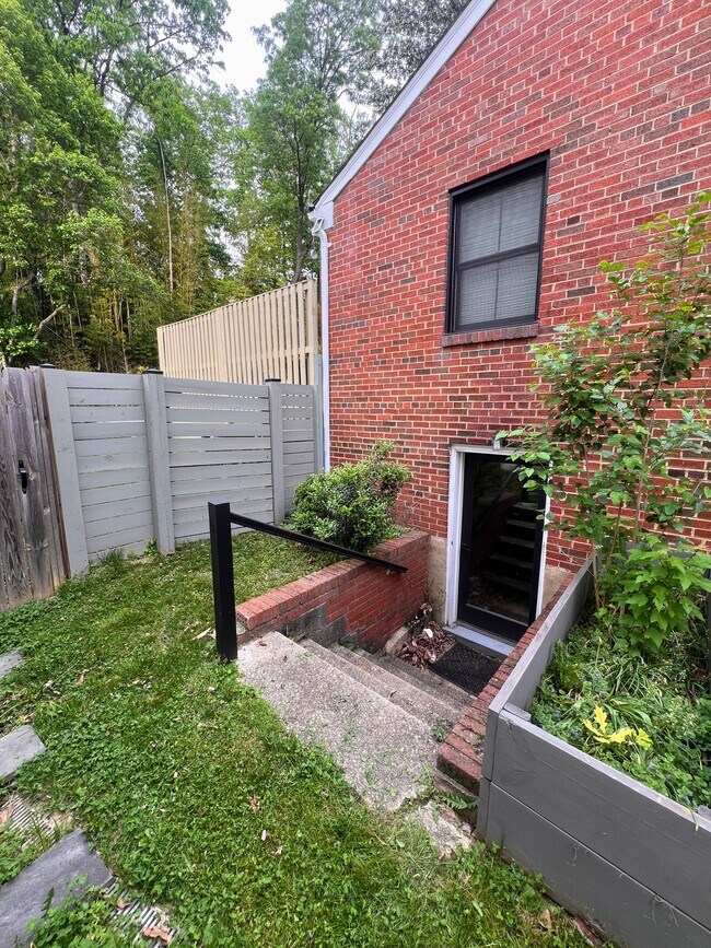 Building Photo - 5602 Hawthorne St