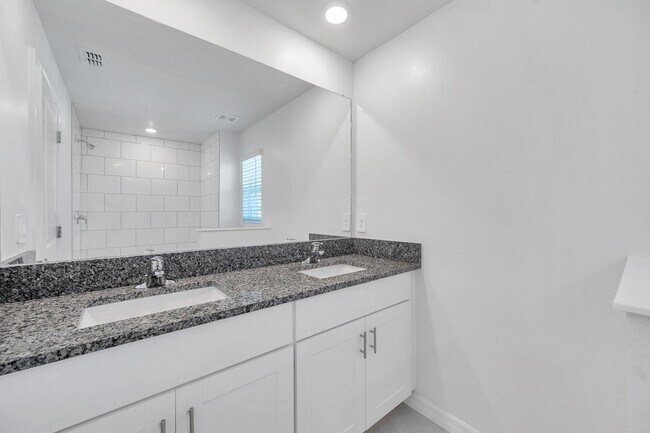 Building Photo - 11111 65th Ter E