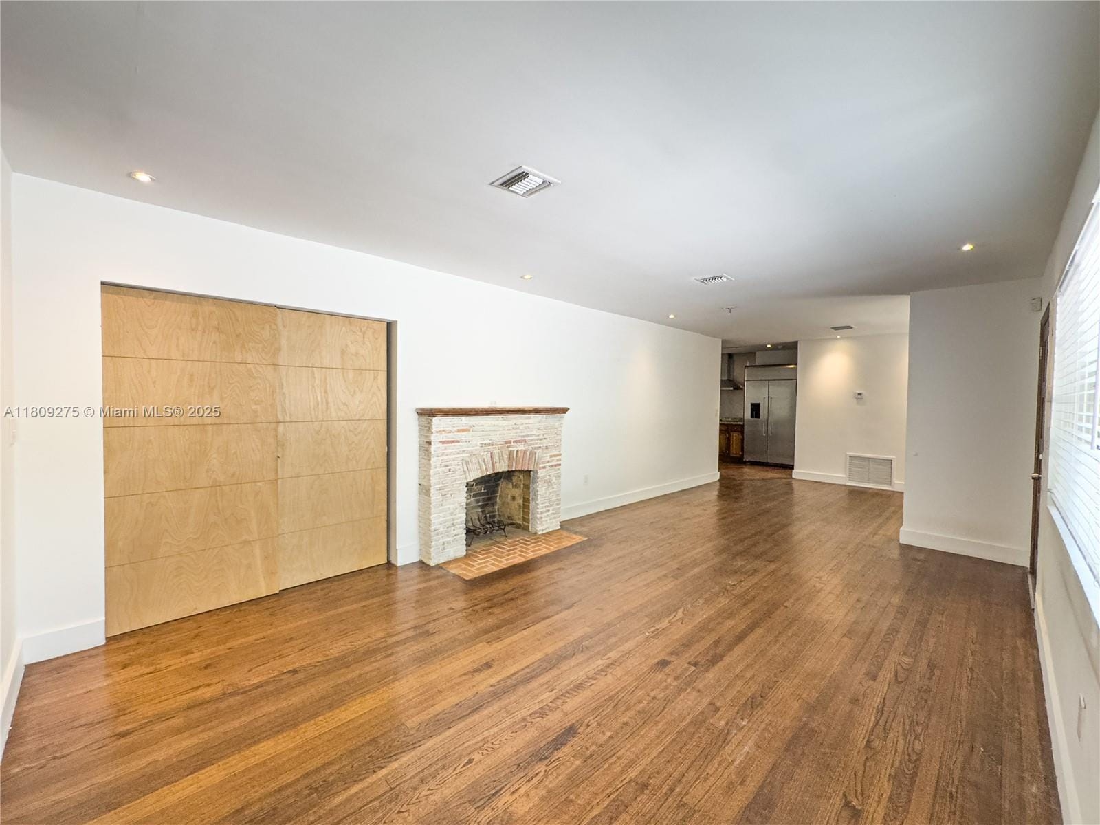 Building Photo - 400 NE 86th St