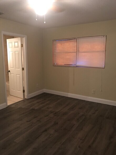 Building Photo - 331 A Ln