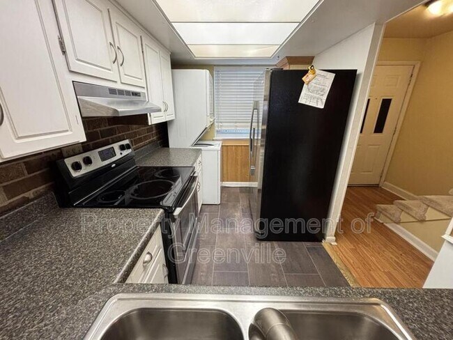 Building Photo - 2530 E North St