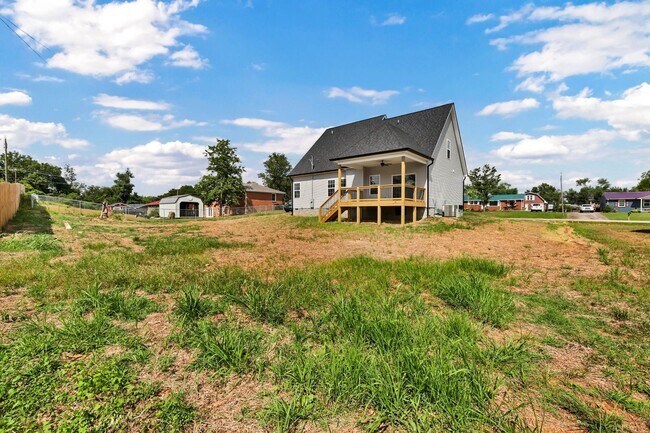 Building Photo - BRAND NEW Hidden Gem!