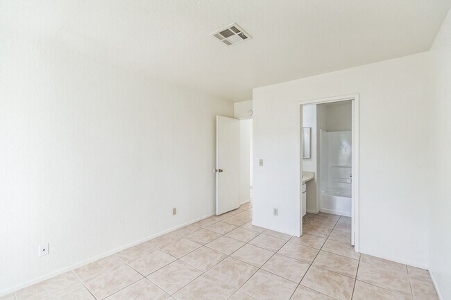 Building Photo - 78701 Ave 42